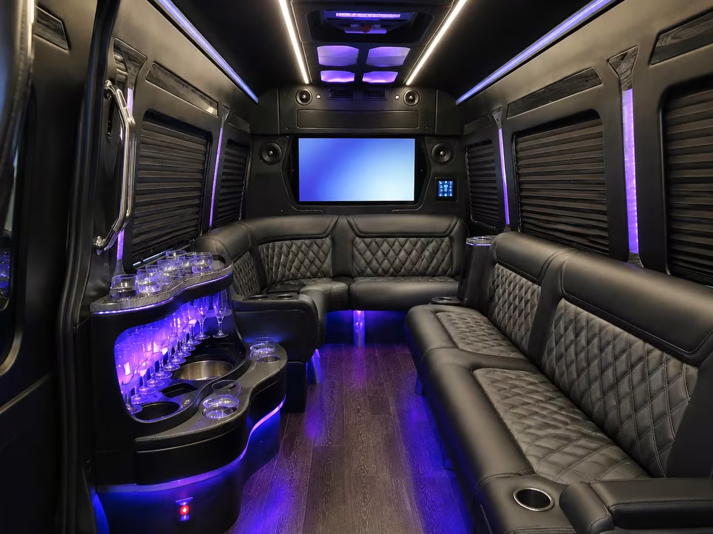 mariners and kraken game day transportation from kirkland