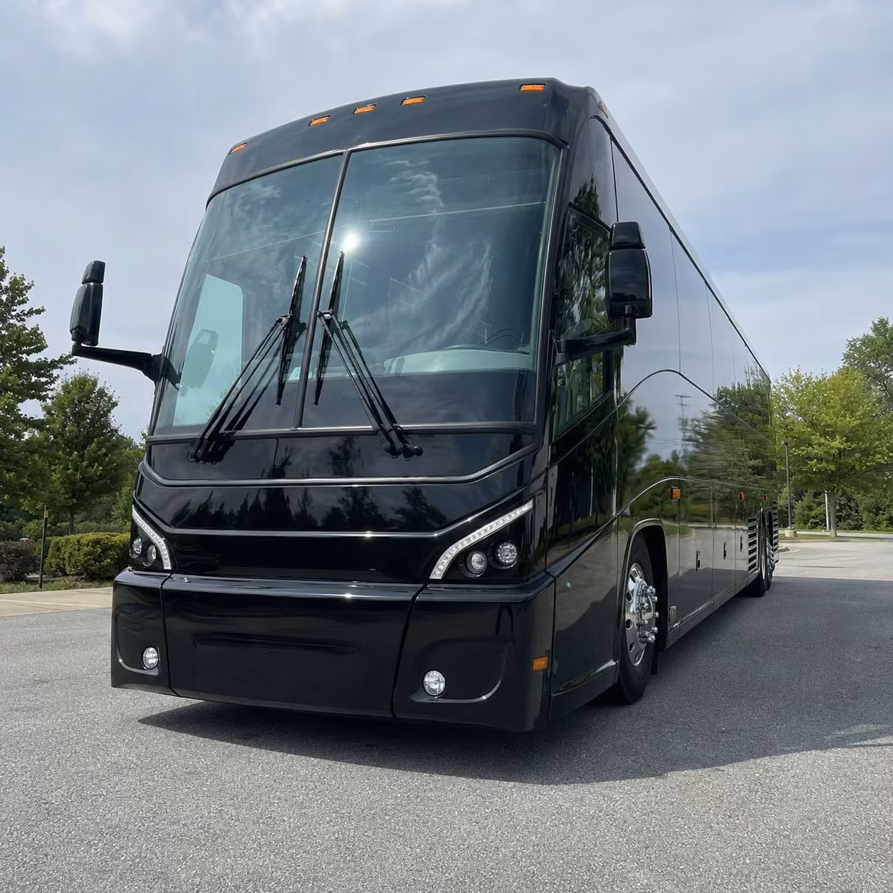 use kirklandcharterbus com to arrange reliable airport transfers for government personnel flying into sea tac